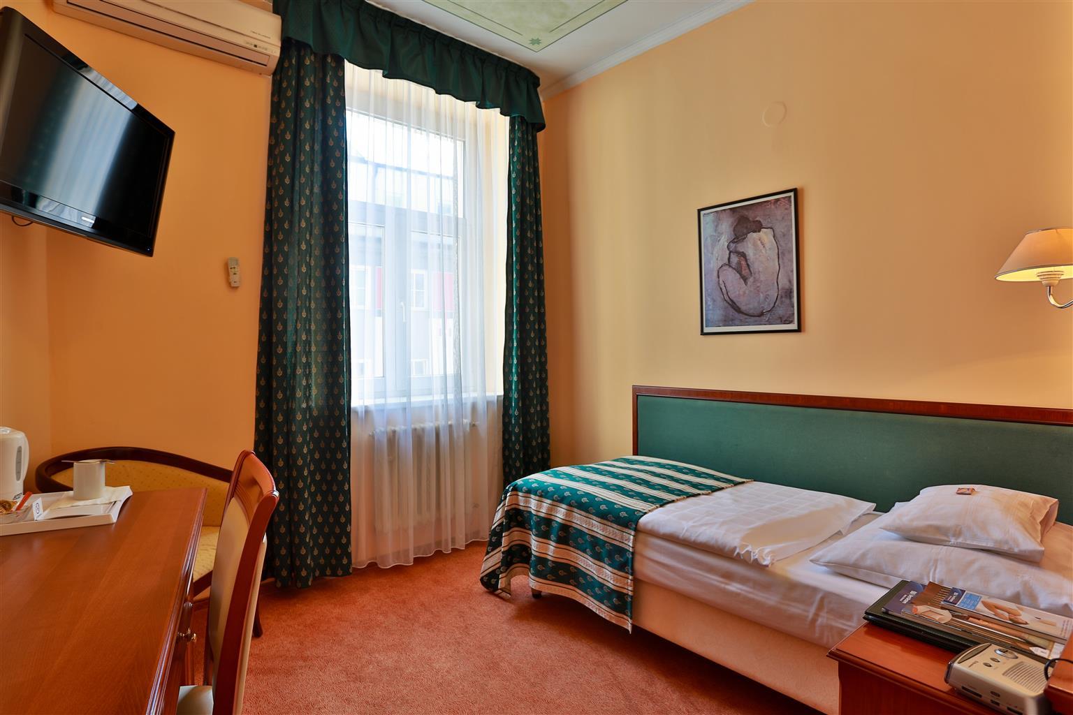 מלון Meteor Plaza 4*